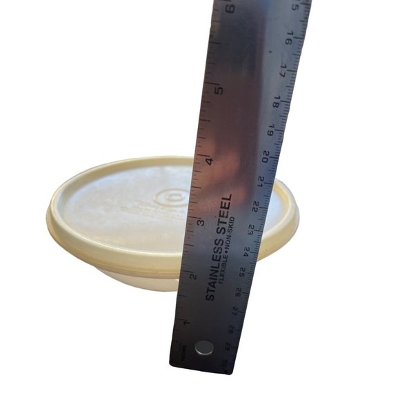 Vintage Tupperware Bowl With Lid Small White Footed Base 5.5" x 2.25" 1 Cup Capa - Picture 7 of 7